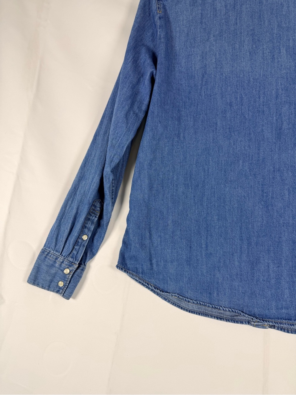 LEVI’S Women’s Size L Shirt Top Denim Jean Pearl Snap Western Style Red Tab - Picture 15 of 16